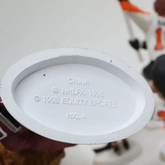 VINTAGE NHL Figurines Lot 5 | Patrick Roy, LeClair, Coffey, Gratton, Clarke 90s - Picture 6 of 6